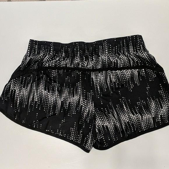 Danskin Now  Black and White Athletic Gym Running Shorts Size Large - Picture 2 of 6